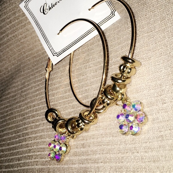 2/15$☪️ Floral Earrings - Picture 2 of 2